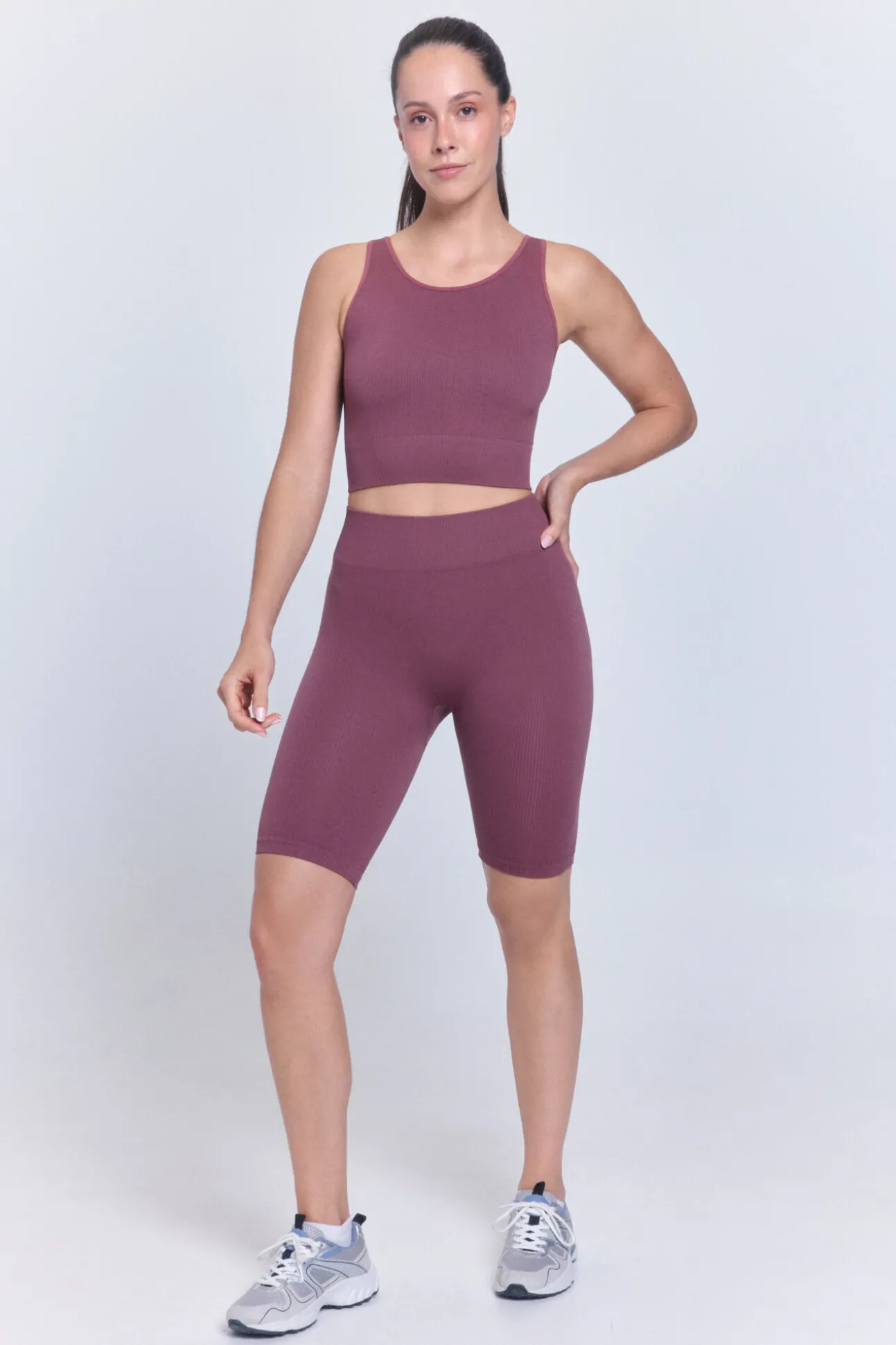 Top crop desportivo sem costura