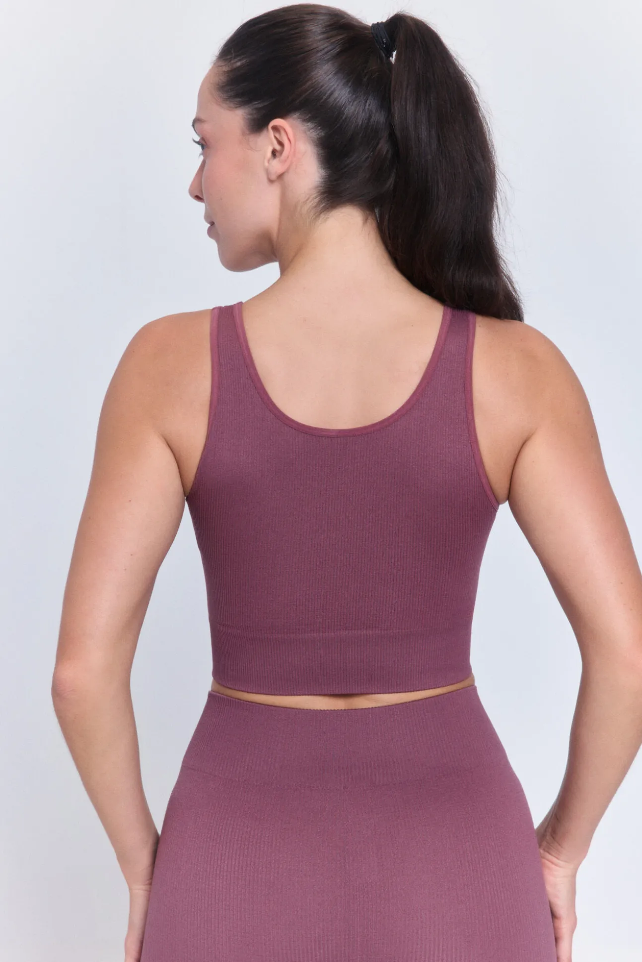Top crop desportivo sem costura