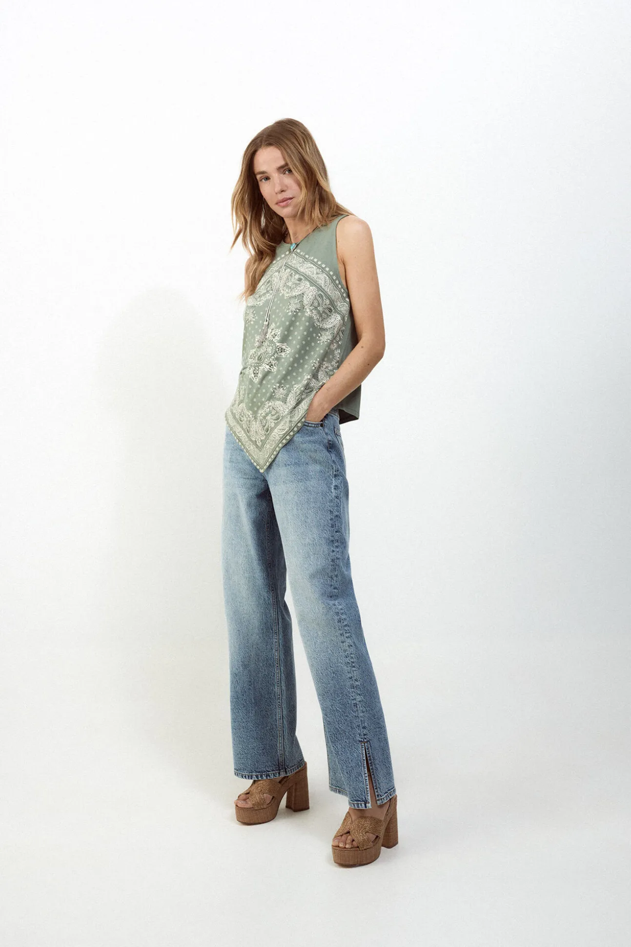 Top tirantes detalle blonda