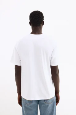 T-shirt com logo