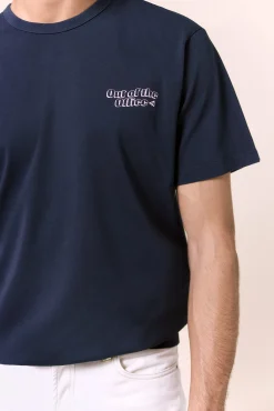 T-shirt com logo à frente e atrás