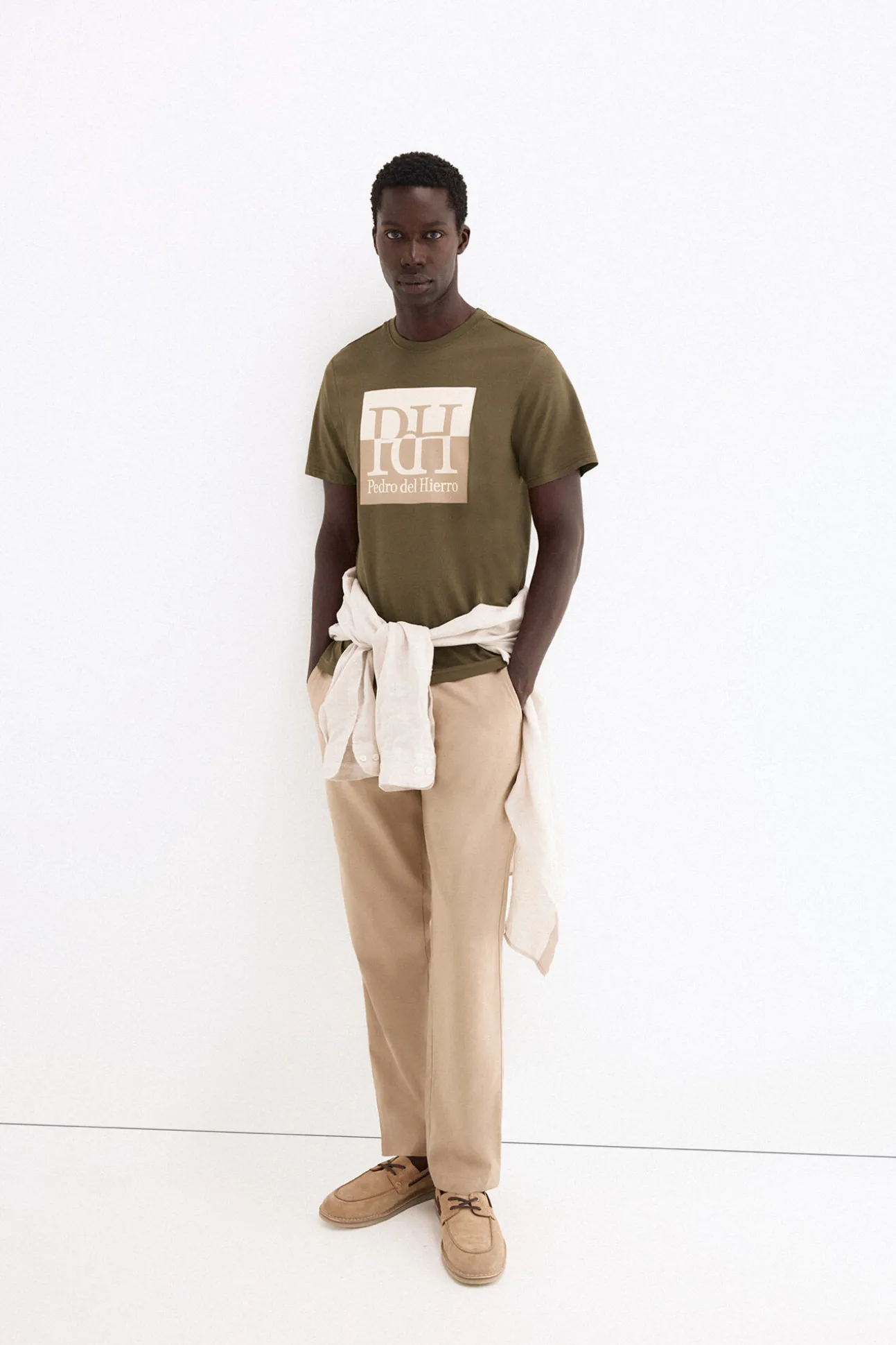 T-shirt com logo grande