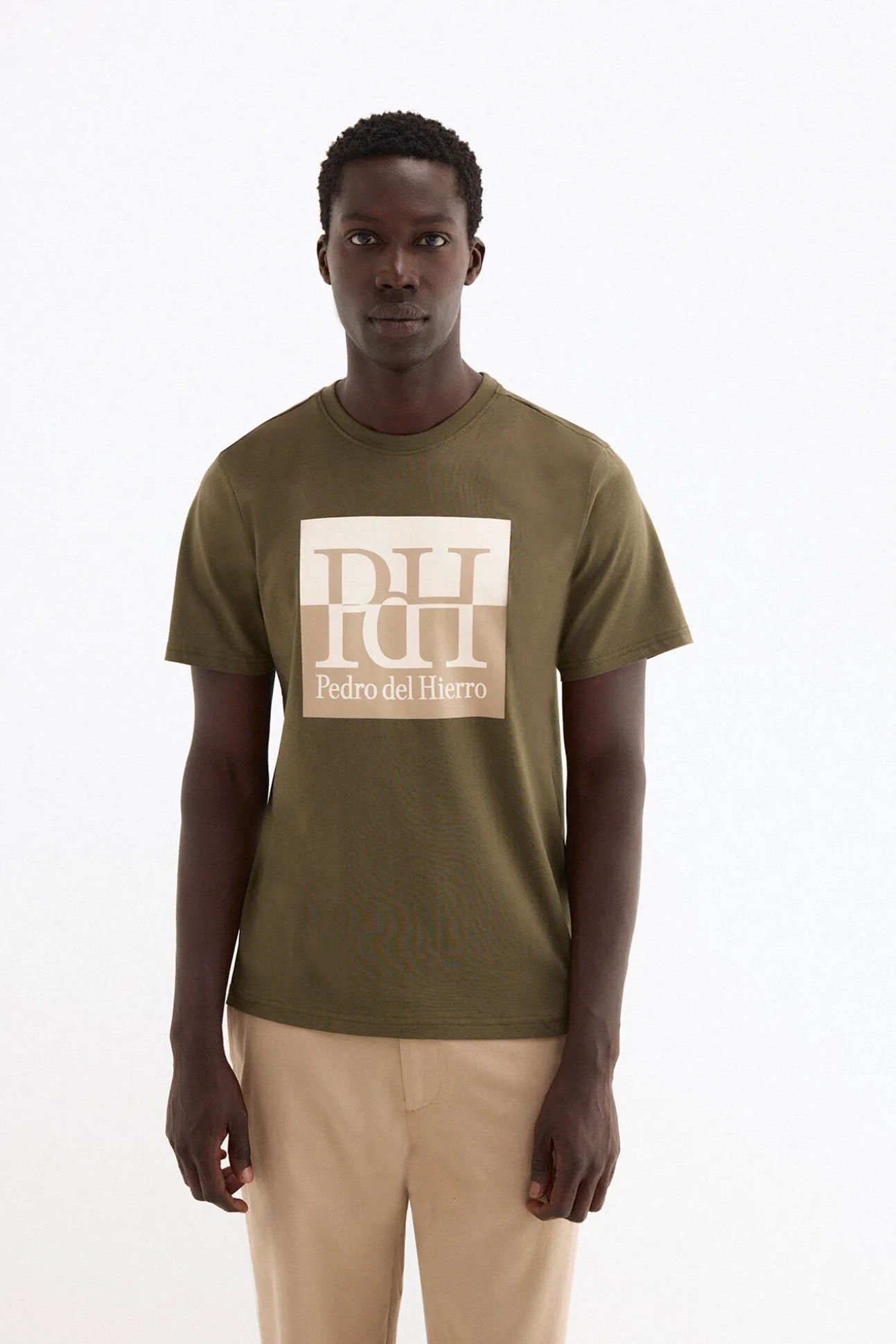 T-shirt com logo grande