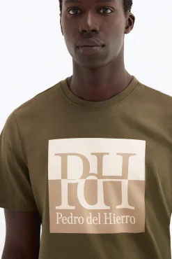 T-shirt com logo grande