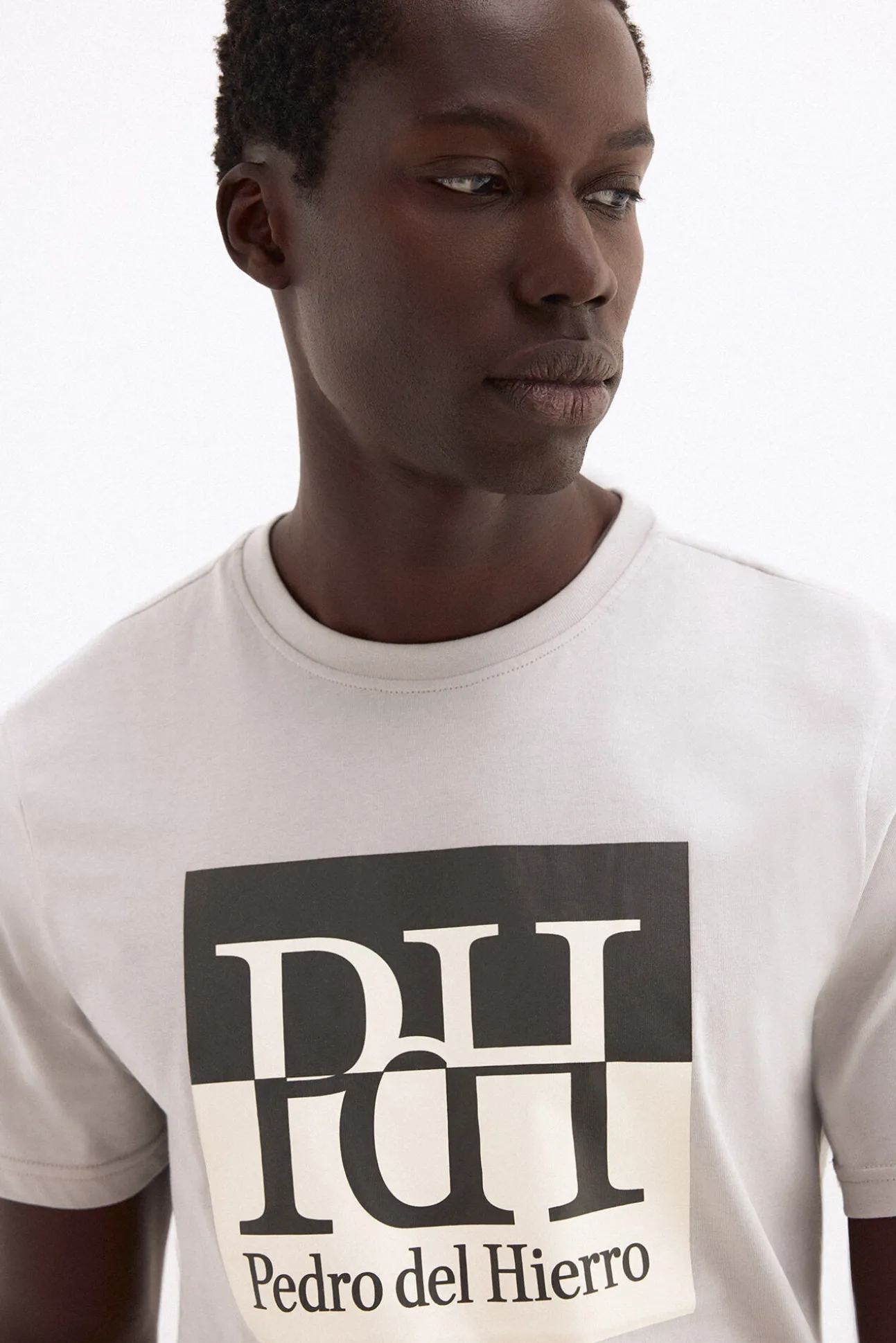 T-shirt com logo grande