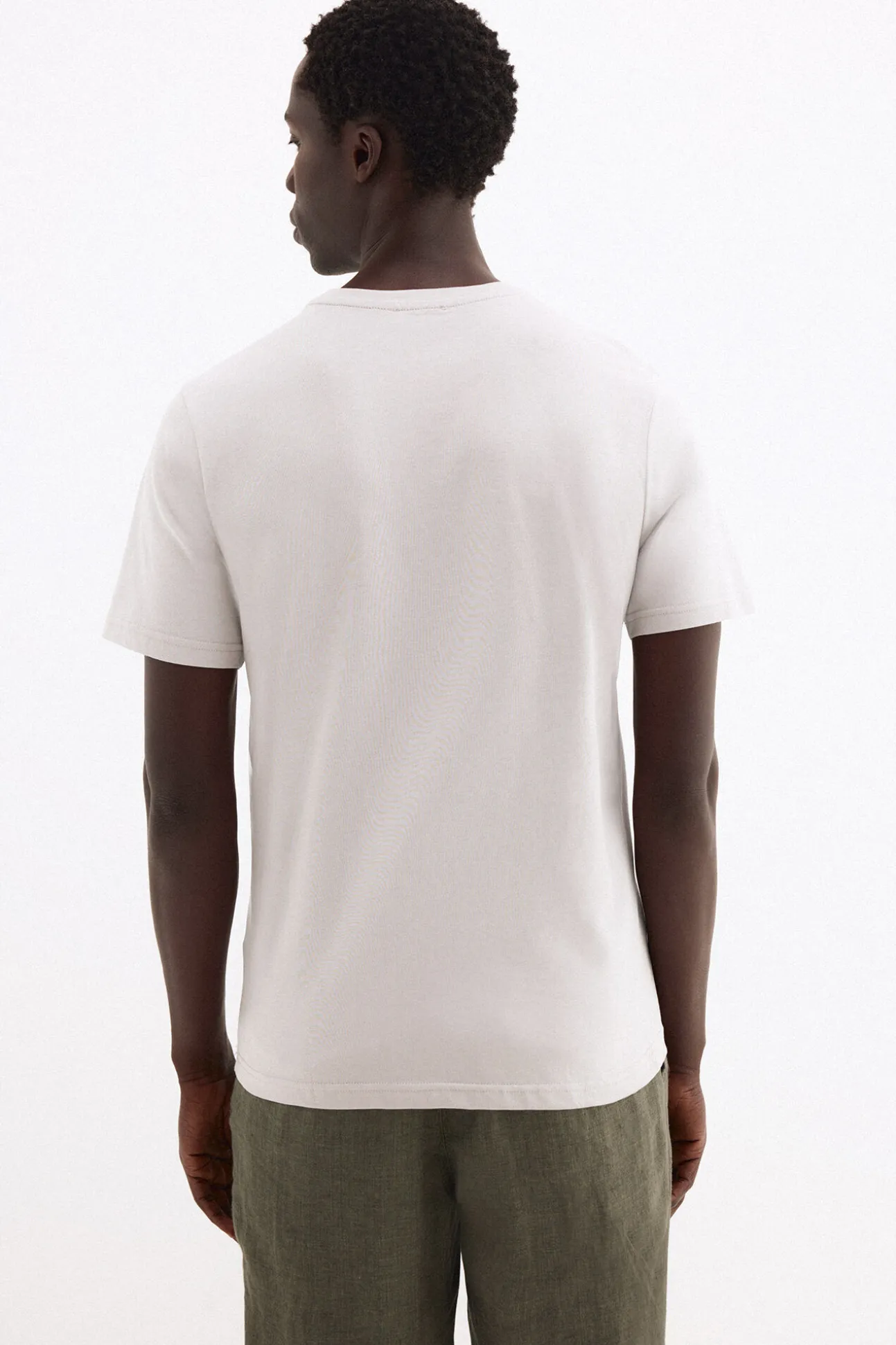 T-shirt com logo grande