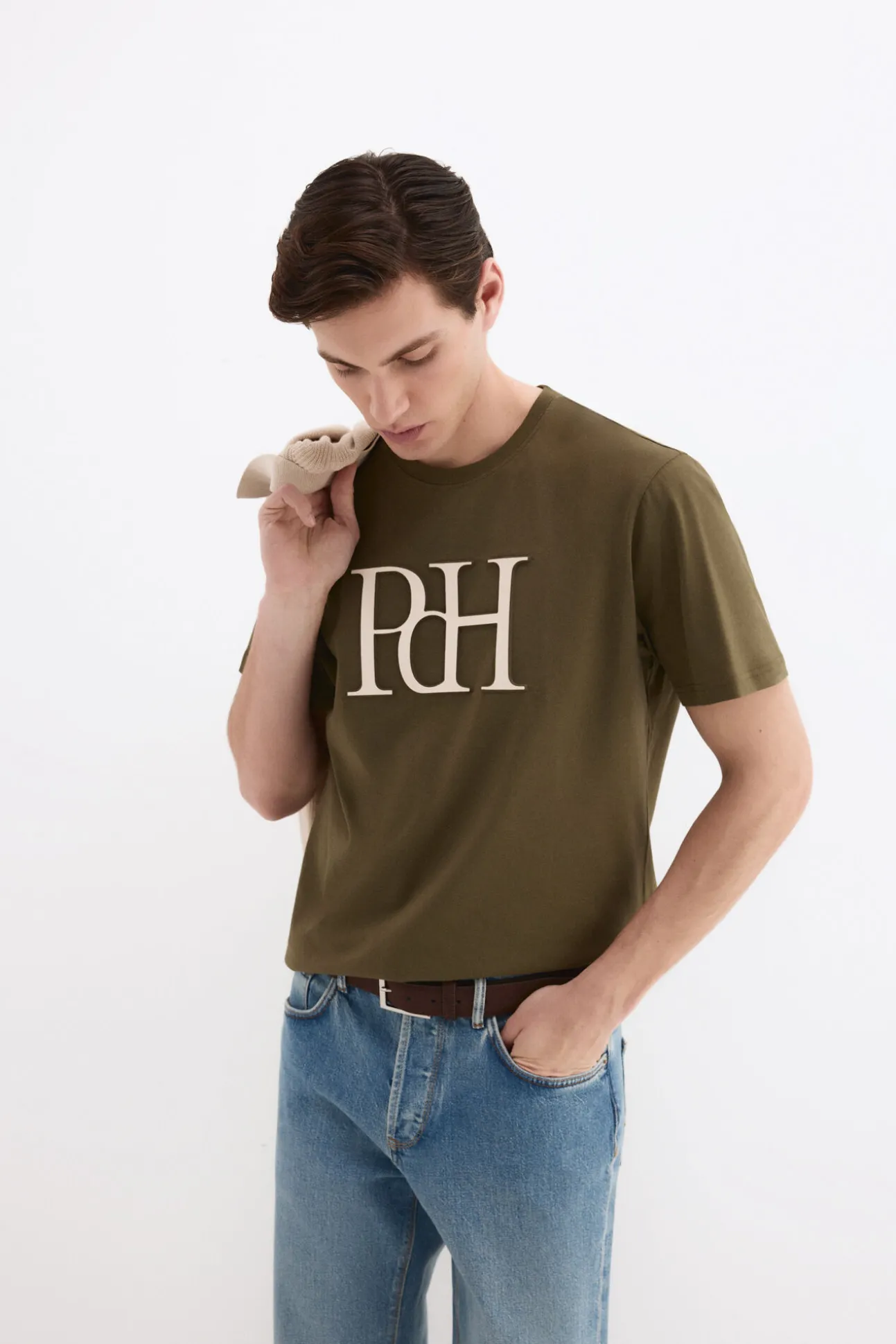 T-shirt com logo grande