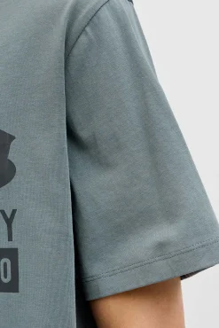 T-shirt com logo grande