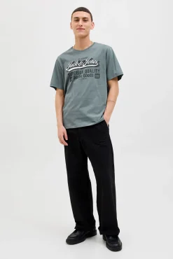 T-shirt com logo grande