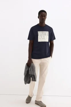 T-shirt com logo grande