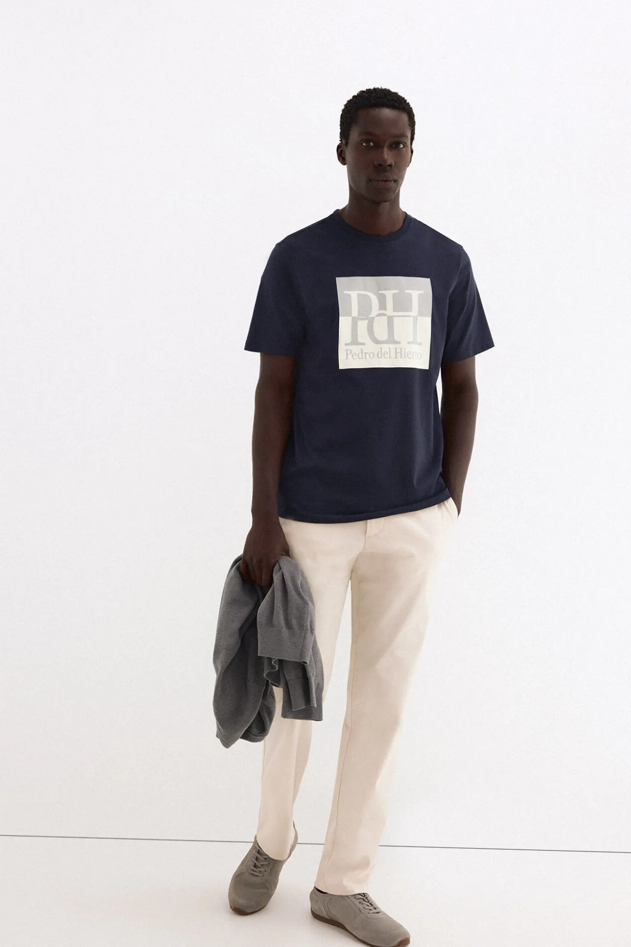 T-shirt com logo grande