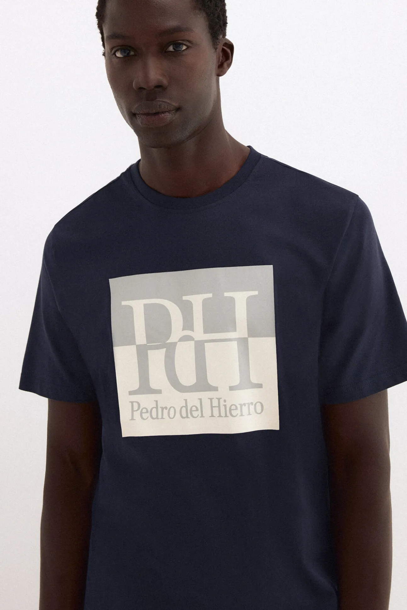 T-shirt com logo grande