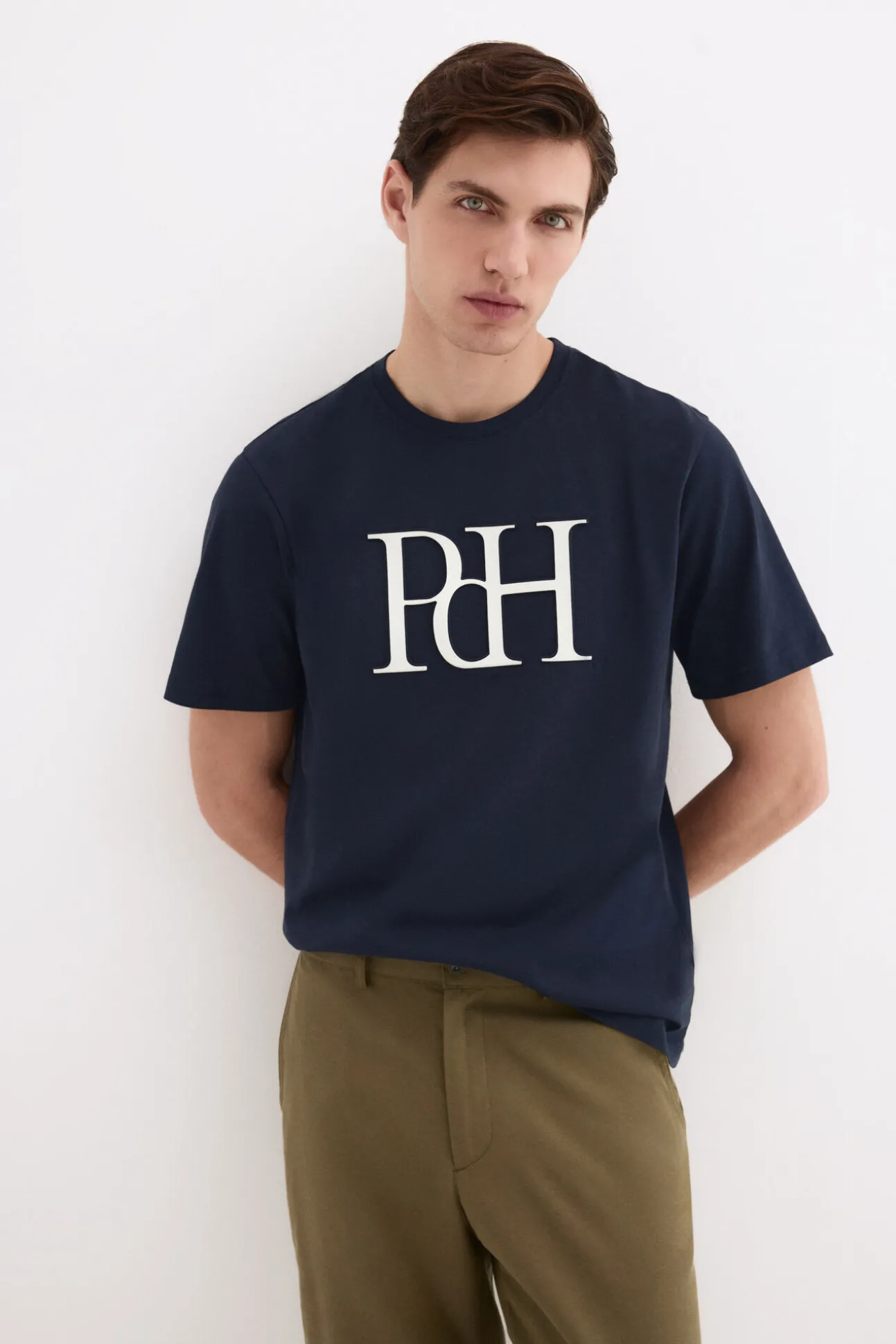 T-shirt com logo grande