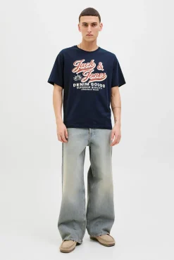 T-shirt com logo grande