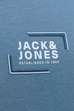 T-shirt com logo na frente