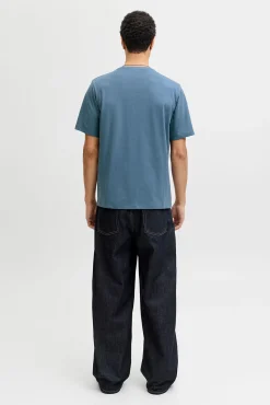 T-shirt com logo na frente