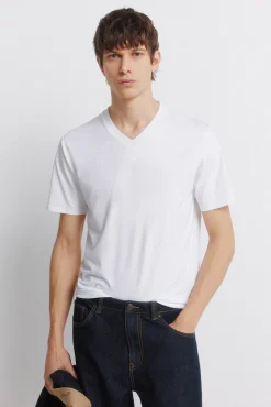 T-shirt gola em bico slim fit em lycra