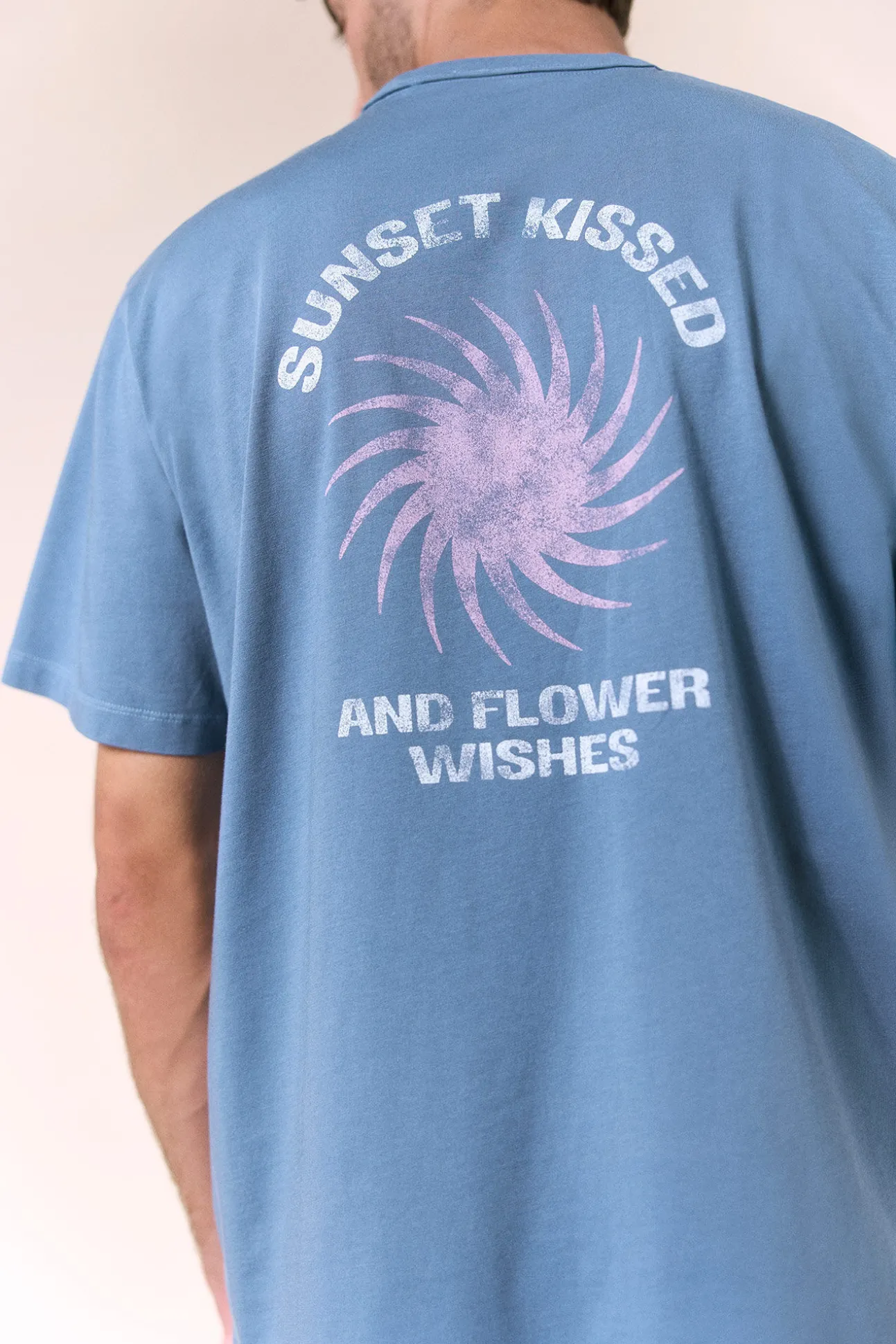 T-shirt gráfica lavada