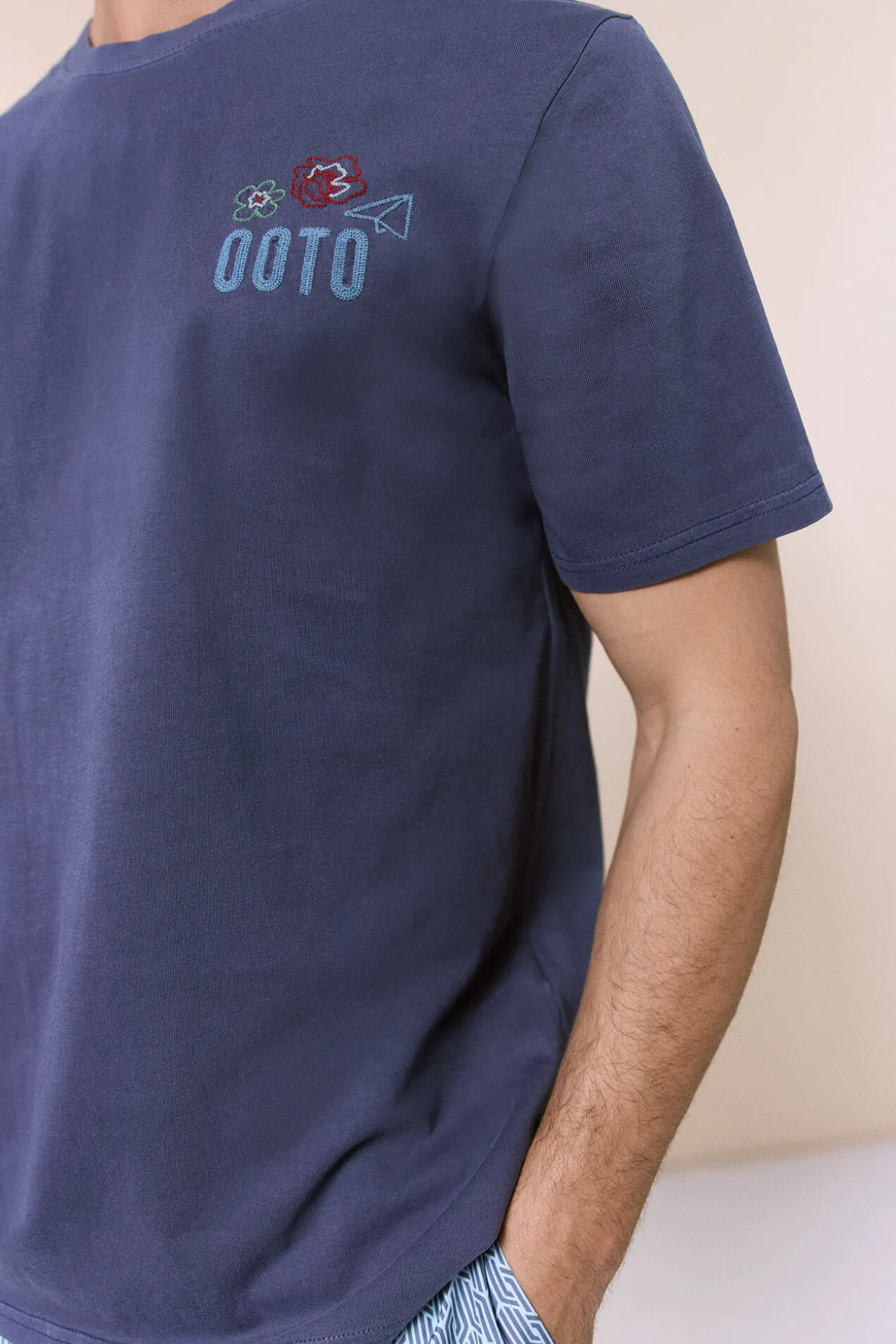 T-shirt gráfica lavada