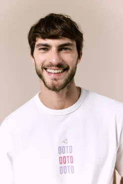 T-shirt lavada com logo
