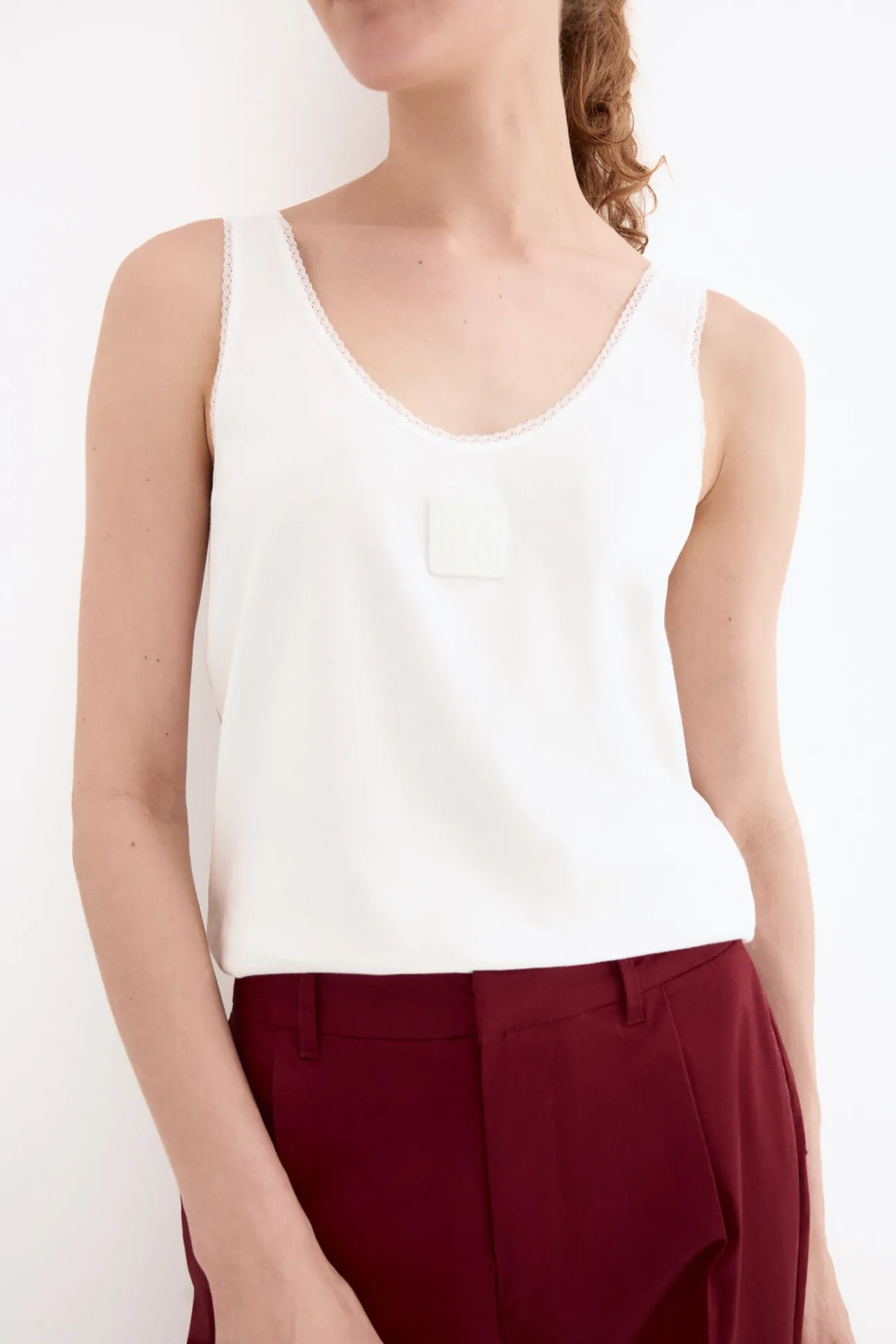 T-shirt alças decote em V