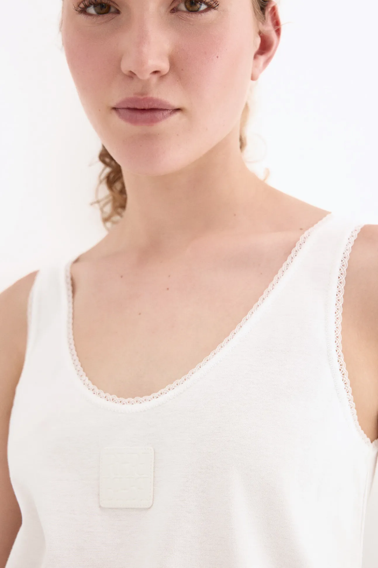 T-shirt alças decote em V