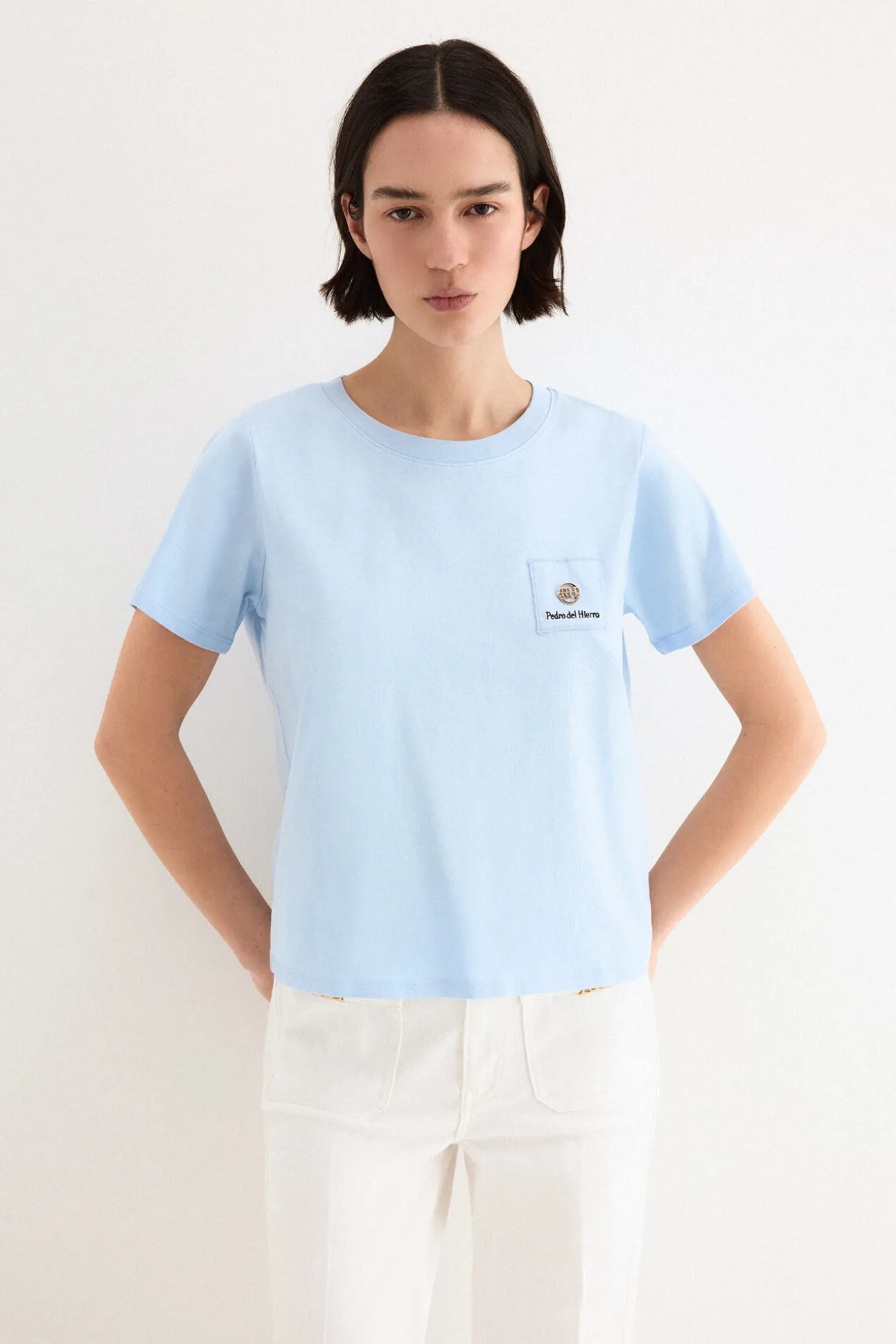 T-shirt básica com plaquinha