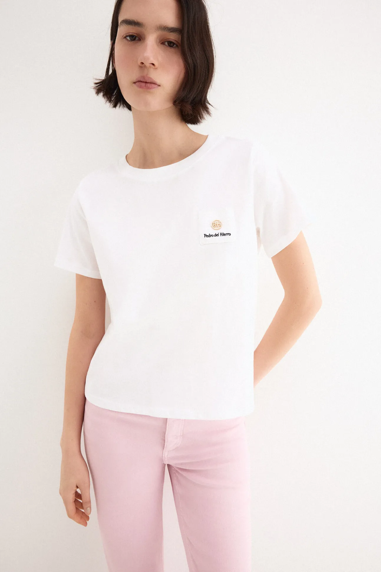 T-shirt básica com plaquinha