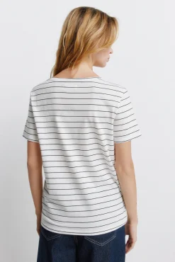 T-shirt básica em algodão gola em bico