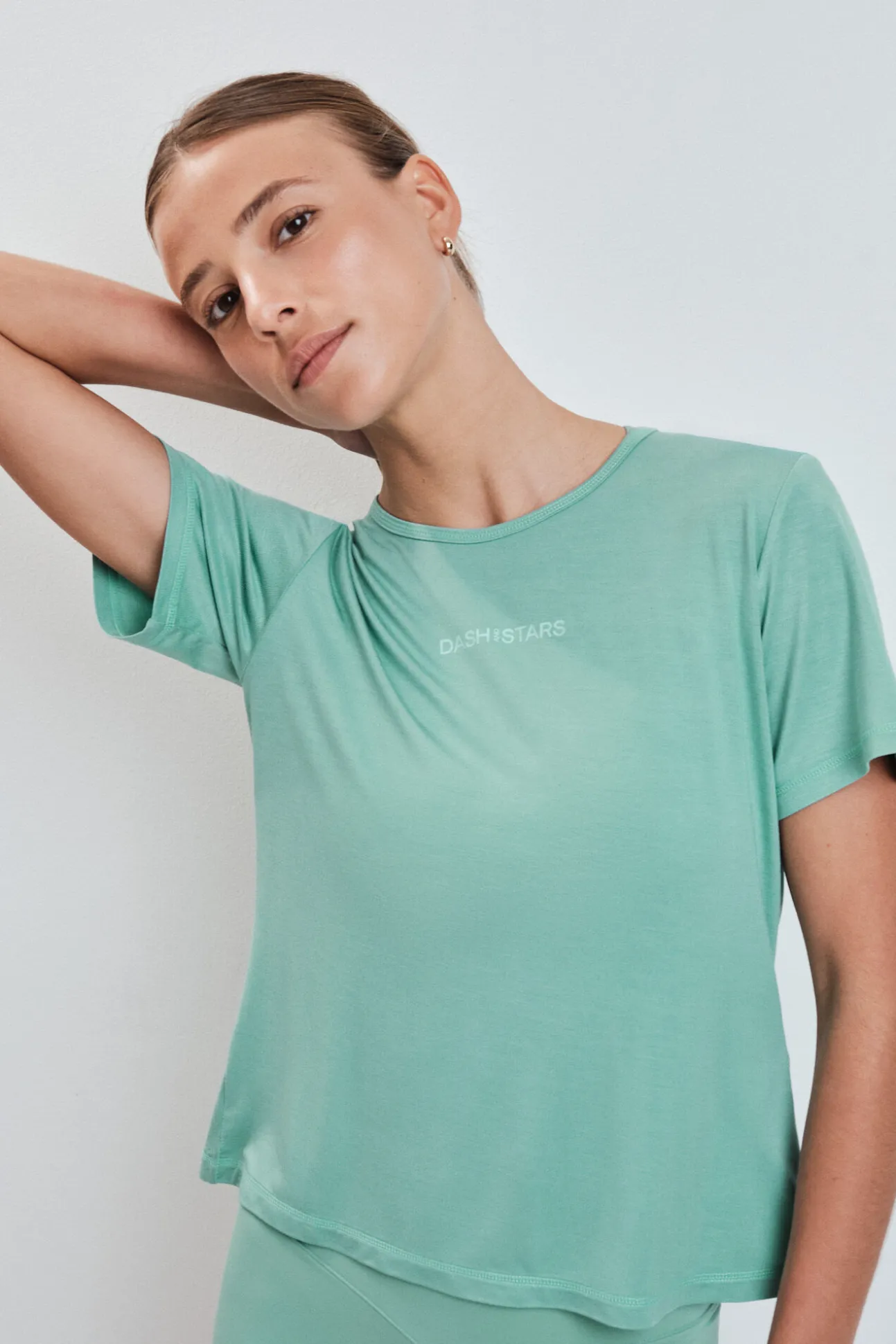 T-shirt com abertura nas costas verde