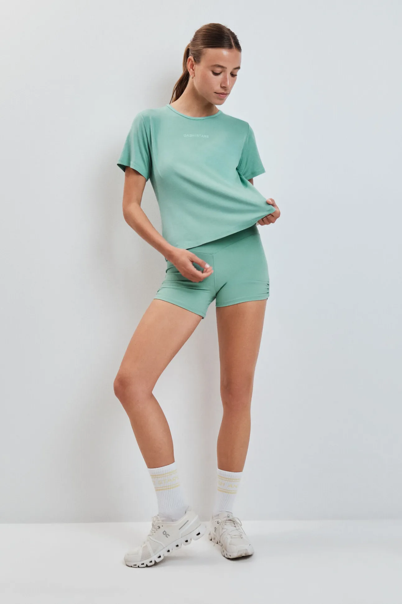 T-shirt com abertura nas costas verde