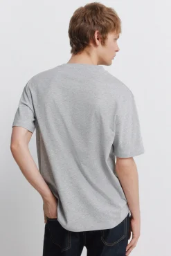 T-shirt com logo desportivo