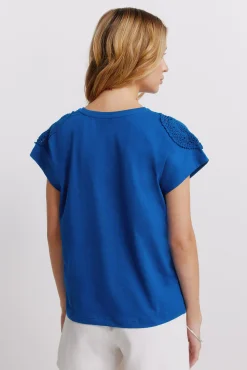 T-shirt crochet ombros