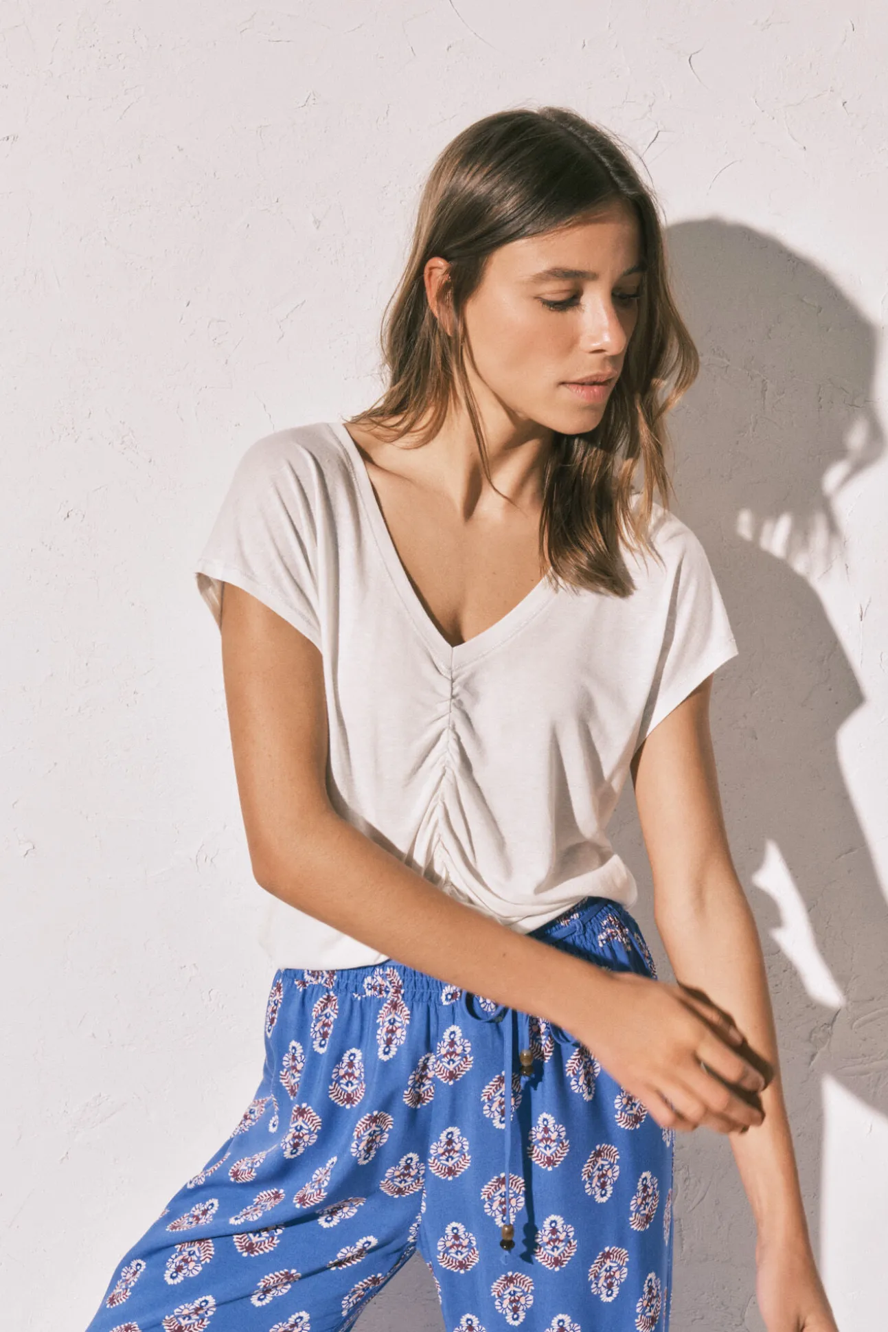 T-shirt curta em viscose e linho bege