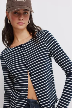 T-shirt de riscas com botões