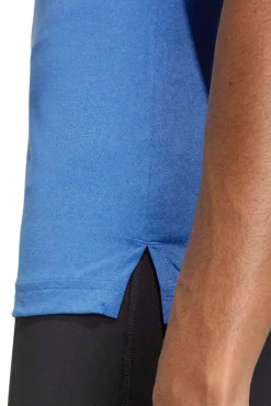 T-shirt desportiva gola em bico Essentials