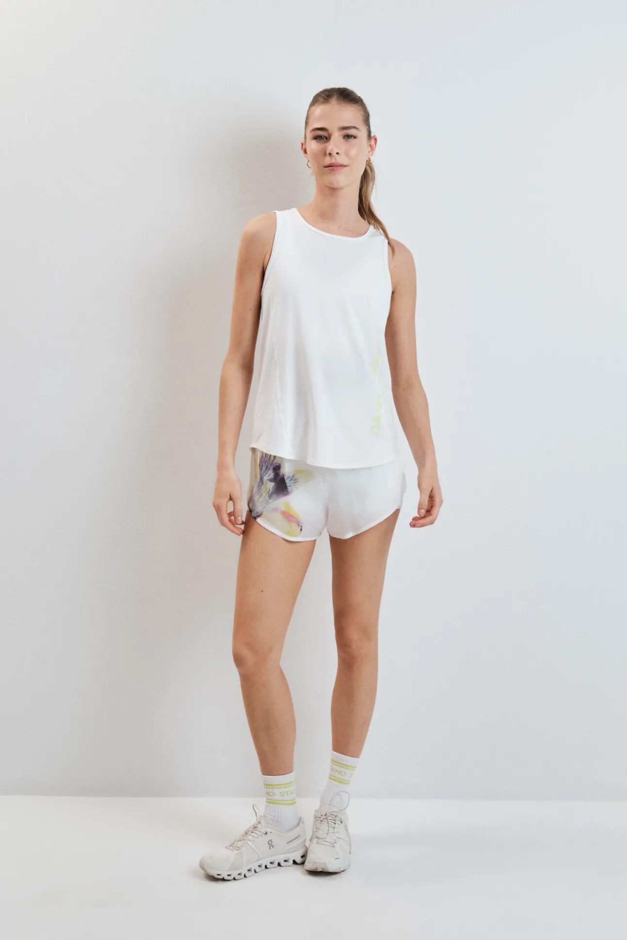 T-shirt técnica halter sem mangas branca