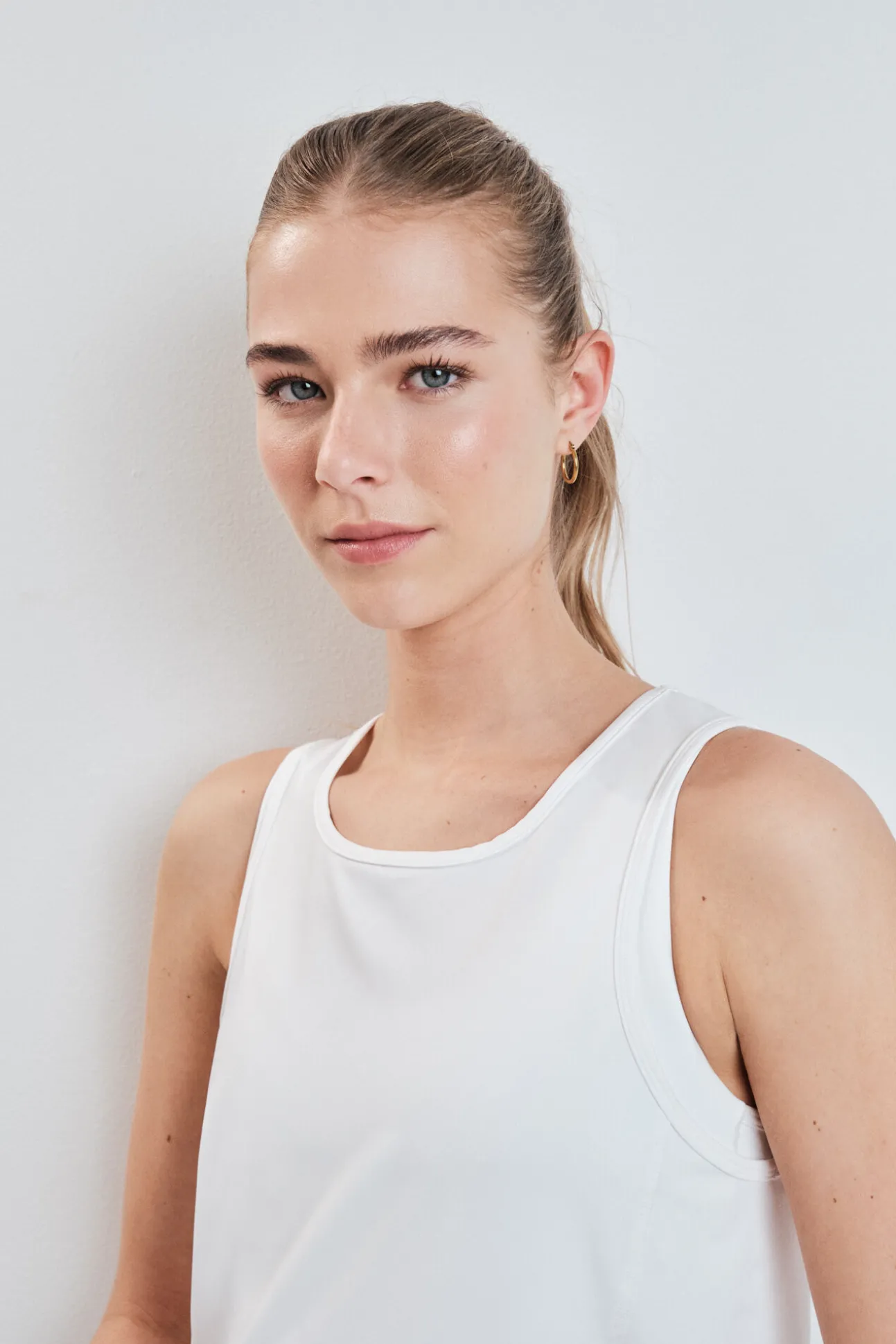 T-shirt técnica halter sem mangas branca
