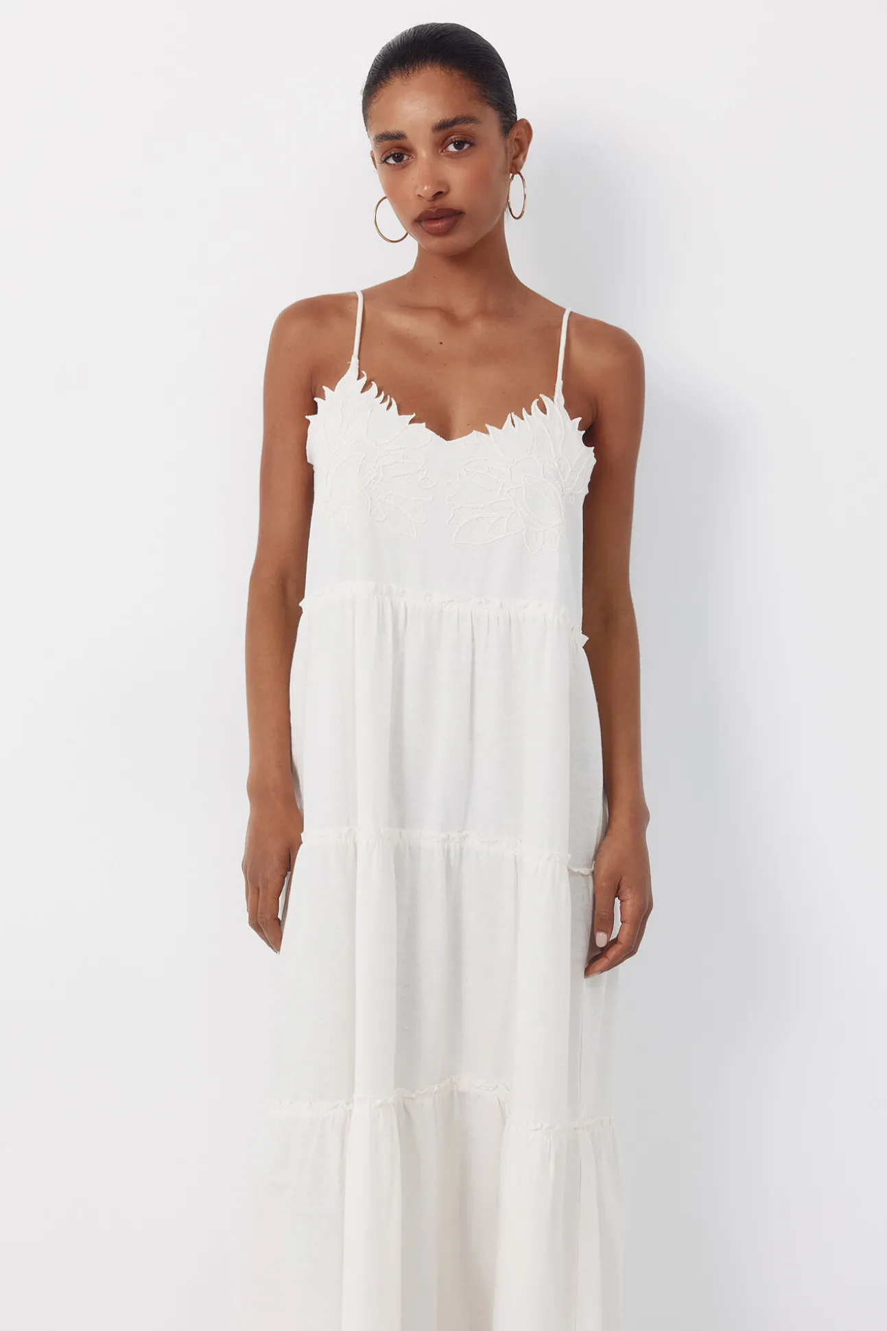 Vestido bordado com flores