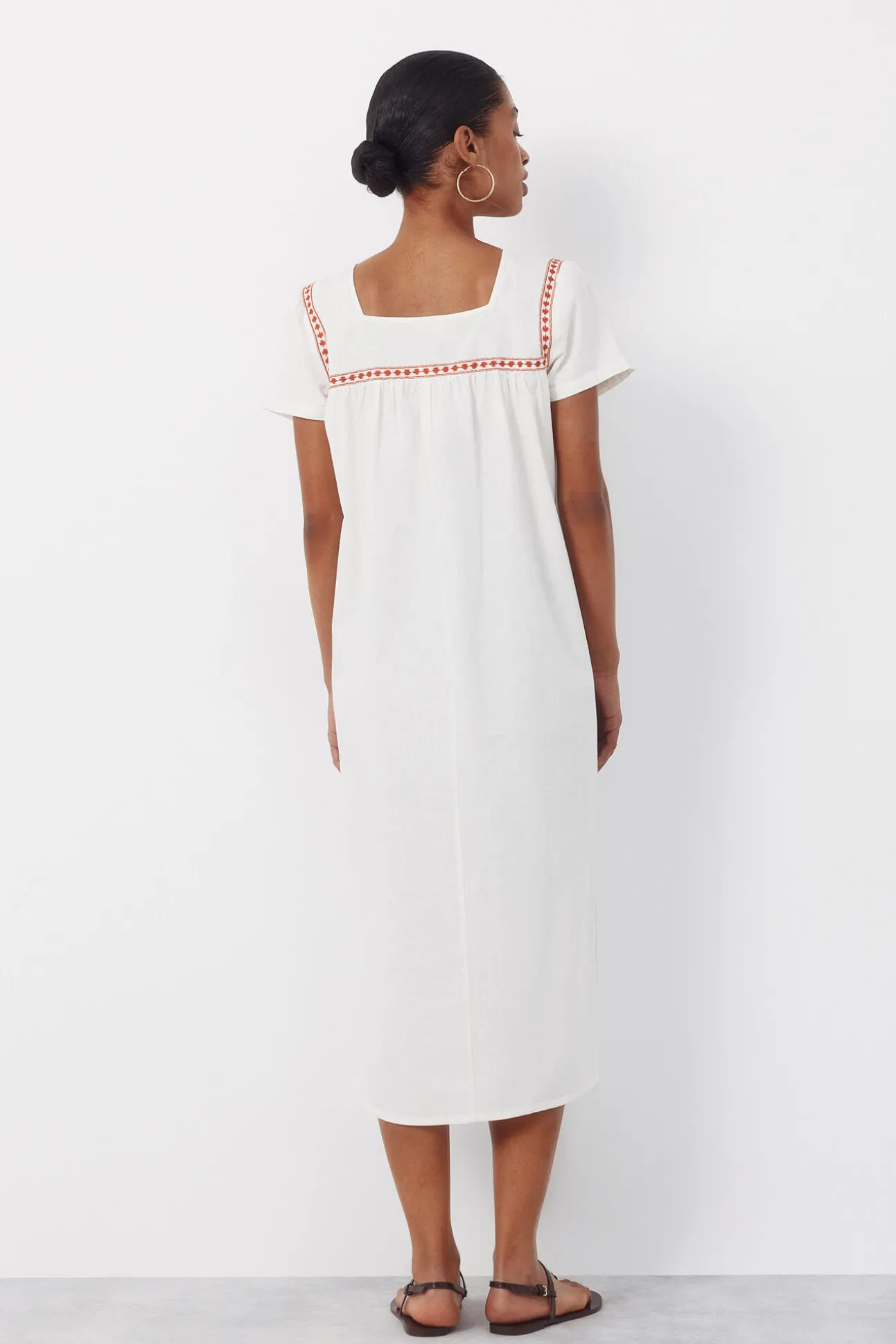 Vestido bordados florais