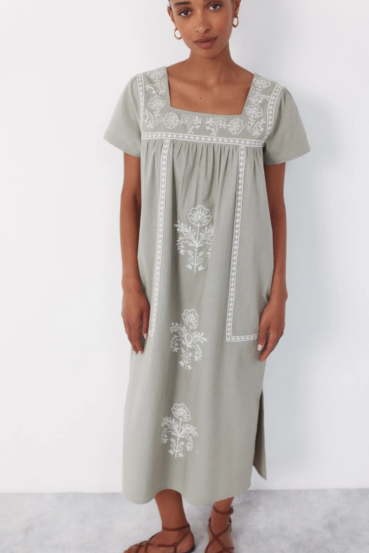 Vestido bordados florais