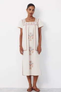 Vestido bordados florais