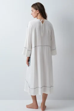 Vestido caftã em viscose estampado floral branco