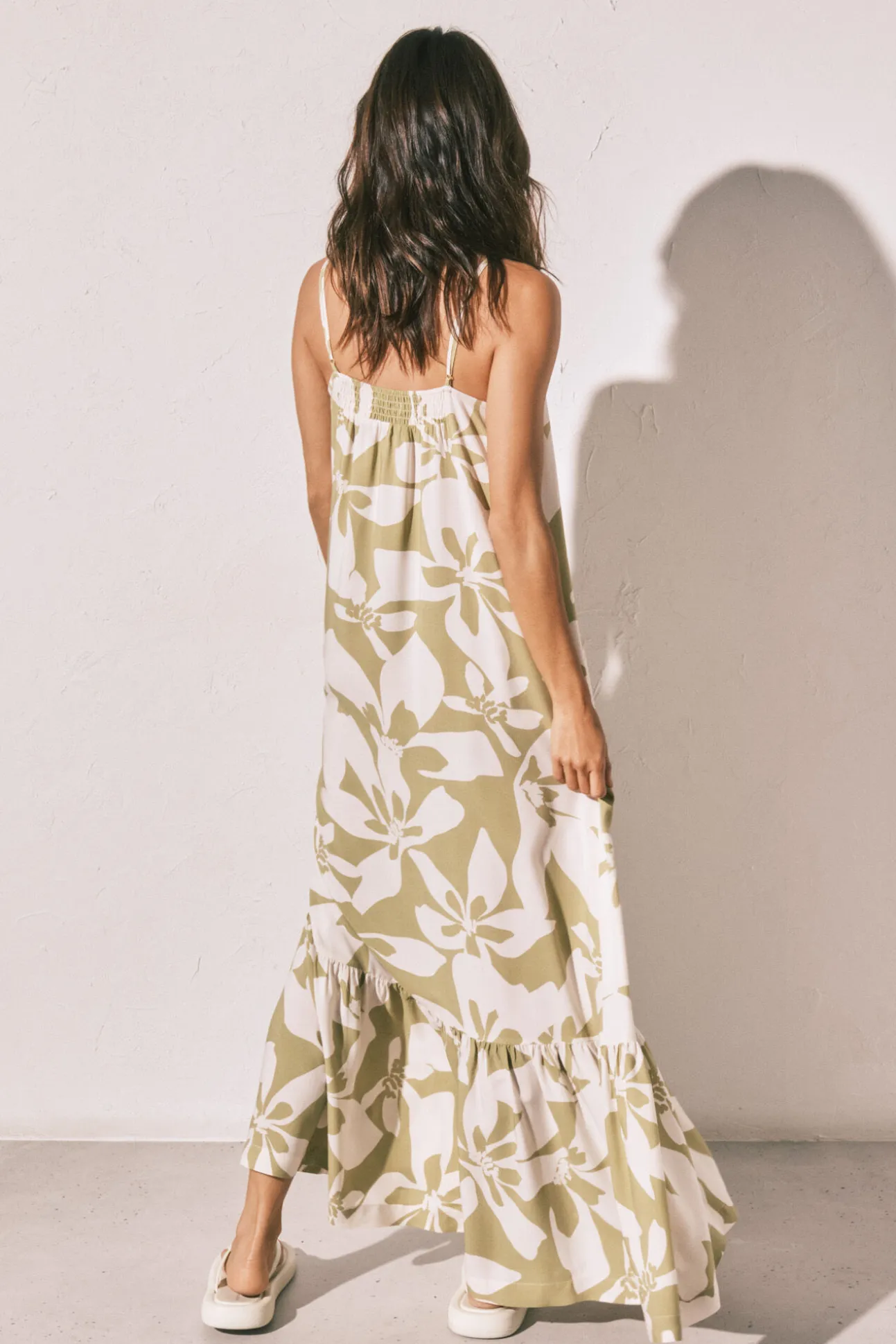 Vestido comprido de alças com estampado de flores