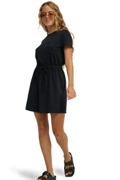 Vestido curto com cintura elástica