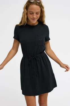 Vestido curto com cintura elástica