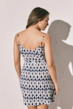 Vestido curto de alças cruzado