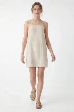 Vestido curto de linho com alças