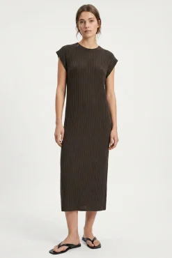 Vestido midi de manga curta