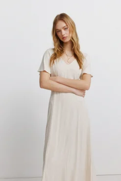 Vestido midi em linho cruzado nas costas